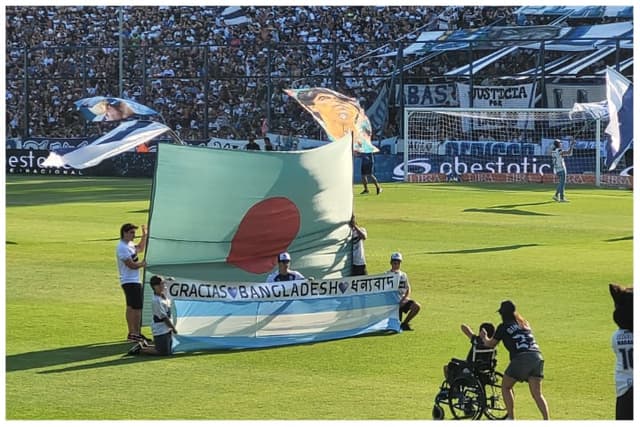 স্টেডিয়ামে পতাকা টাঙিয়ে বাংলাদেশকে ধন্যবাদ জানালো আর্জেন্টিনা