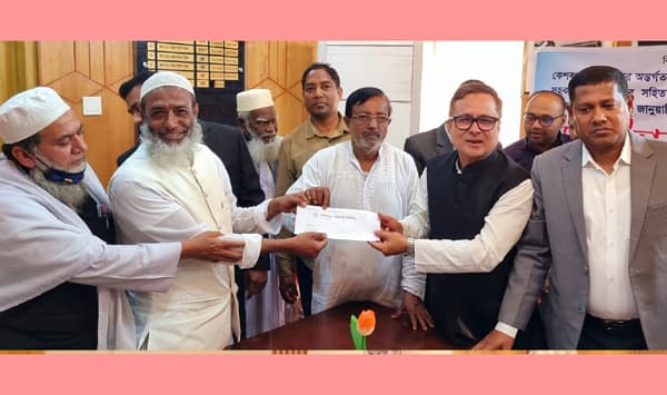 কেশবপুরে ইমাম-মুয়াজ্জিন ও পুরোহিতদের সম্মানী ভাতা প্রদান