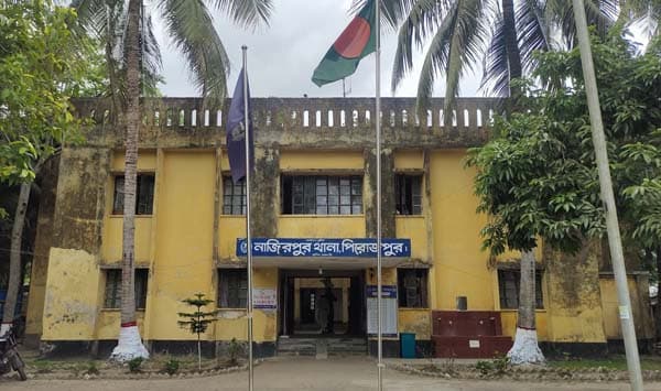 নাজিরপুরে গলায় ফাঁস দিয়ে ব্যবসায়ীর আত্মহত্যা