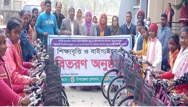ধামইরহাটে ক্ষুদ্র নৃগোষ্ঠী শিক্ষার্থীদের মাঝে শিক্ষাবৃত্তি ও সাইকেল বিতরণ