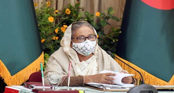 প্রধানমন্ত্রীর নির্দেশনা চল্লিশোর্ধ্বদের টিকা দিতে