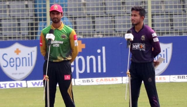 চট্টগ্রামের বিপক্ষে টস জিতে ফিল্ডিংয়ে ঢাকা