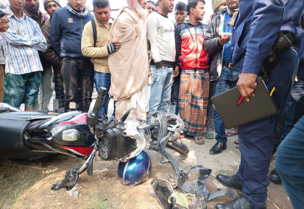নওগাঁয় ভটভটি-মোটর সাইকেল মুখোমুখি সংঘর্ষ, নিহত ২