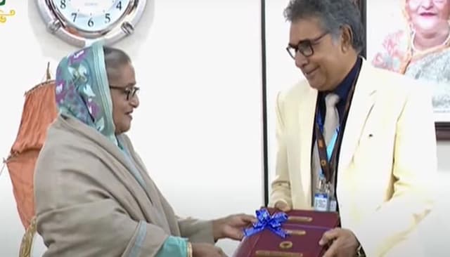 এইচএসসির ফল প্রধানমন্ত্রীর কাছে হস্তান্তর