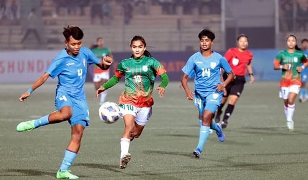 টসে চ্যাম্পিয়ন ভারত, বাংলাদেশের আপত্তি