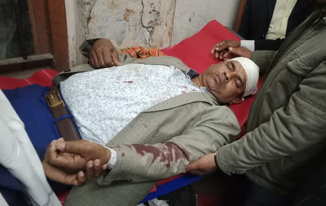 মঠবাড়িয়া উপজেলা যুবলীগের সভাপতিকে কুপিয়ে জখম