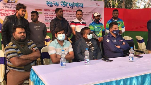 মাদারীপুরে ল্যাংকাশায়ার ক্লাব ফুটবল টুর্নামেন্ট উদ্বোধন