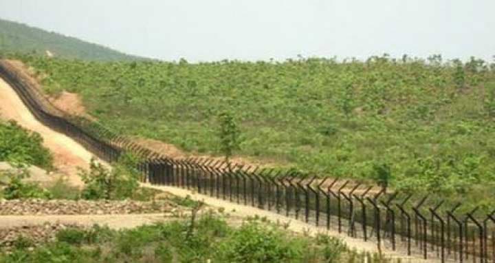 সীমান্তে পড়ে আছে অজ্ঞাত মরদেহ