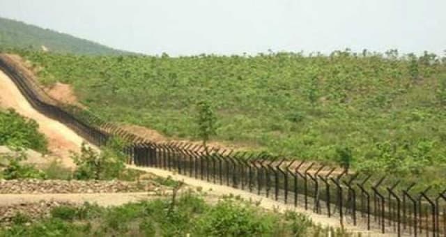 সীমান্তে পড়ে আছে অজ্ঞাত মরদেহ