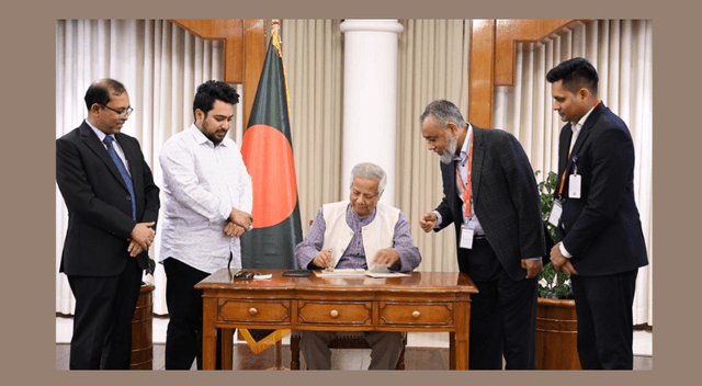 জুলাই অভ্যুত্থান স্মরণে স্মারক ডাকটিকিট অবমুক্ত করলেন প্রধান উপদেষ্টা