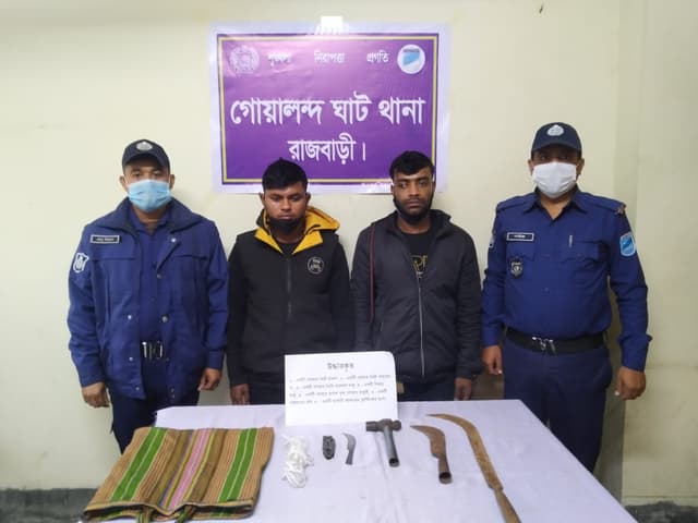 দৌলতদিয়ায় ডাকাতি প্রস্তুতিকালে গ্রেপ্তার দুই