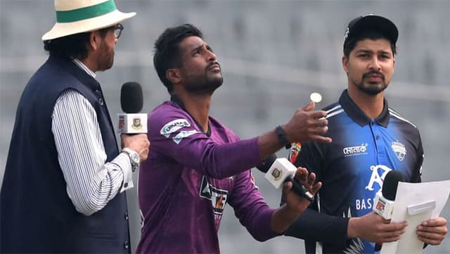 চট্টগ্রামের বিপক্ষে টস জিতে ব্যাটিংয়ে রংপুর