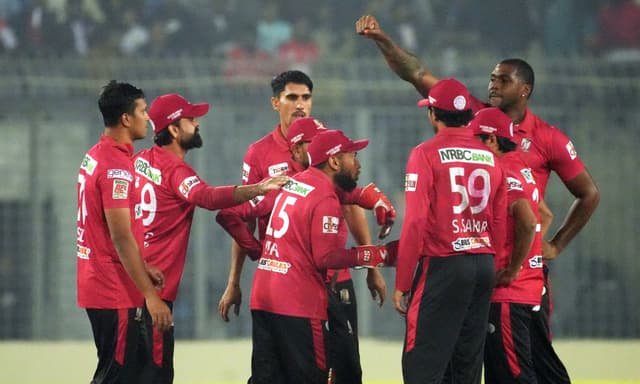 খুলনাকে হটিয়ে চতুর্থ স্থান দখল করল বরিশাল