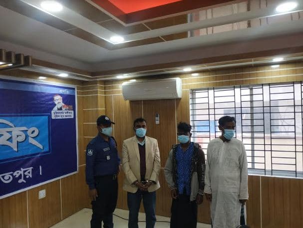 জাজিরায় ধর্ষণের বিচার জুতাপেটা, সালিশ ইউপি সদস্যসহ গ্রেপ্তার ৩