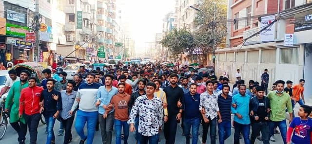 আল-জাজিরায় মিথ্যা সংবাদ প্রচারের প্রতিবাদে রুপনগর থানা ছাত্রলীগের বিক্ষোভ মিছিল