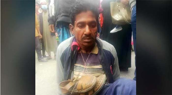 টুঙ্গিপাড়ায় যুবকের গলায় জুতার মালা, তোলপাড়