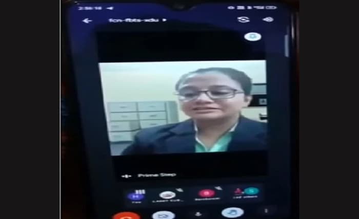 অনলাইন ক্লাসে শিক্ষিকাকে দেখে ছাত্রের বিয়ের প্রস্তাব !