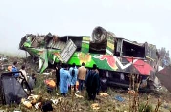 পেরুতে বাস দুর্ঘটনায় প্রাণ গেল ২০
