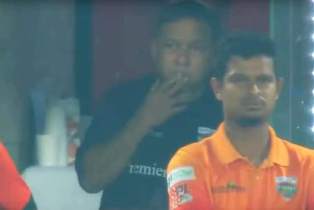 ড্রেসিংরুমে ধূমপান করে শাস্তির মুখে সুজন