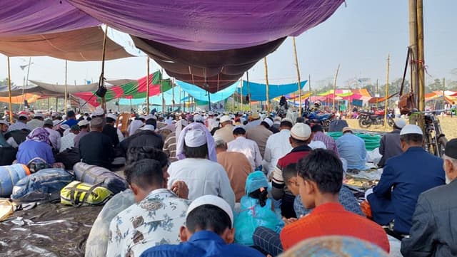 আখেরি মোনাজাতের মধ্য দিয়ে শেষ হলো পিরোজপুরে জেলা ইজতেমা