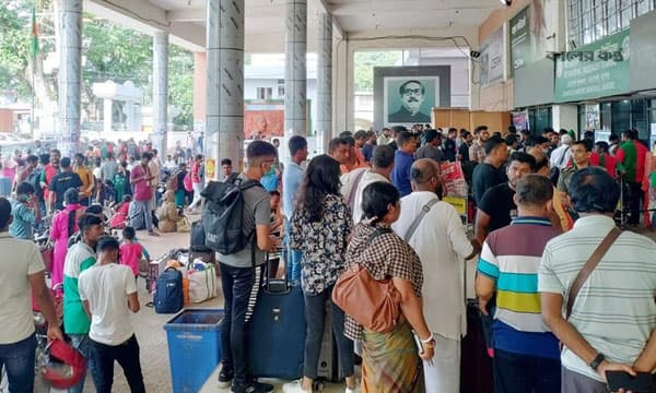 ব্যাংকে ভ্রমণকরের রসিদ বই না থাকায় চেকপোস্টে ভারতগামীদের ভোগান্তি