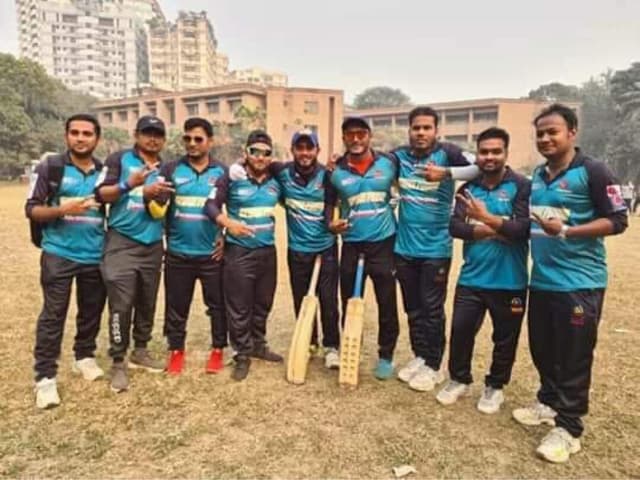 এসএসসি ২০০৪ ক্রিকেট টুর্নামেন্টের ১ম সেমিফাইনালের ফলাফল