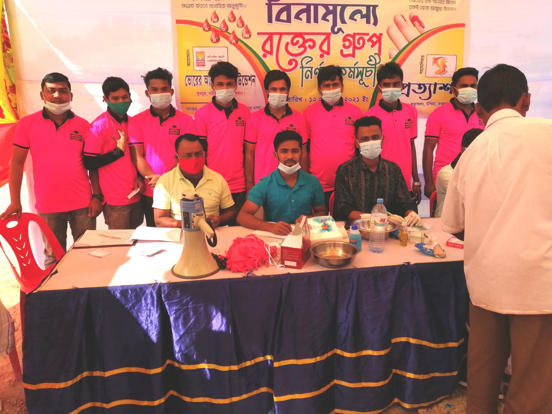 ছাত্র ফাউন্ডেশনের আয়োজনে বিনামূল্যে রক্তের গ্রুপ নির্ণয় করলেন ২'শ জন