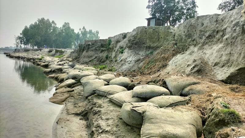 দুধকুমার নদের তীর রক্ষা বাঁধ নির্মাণে ধীরগতি, ভাঙন আতঙ্কে এলাকাবাসী