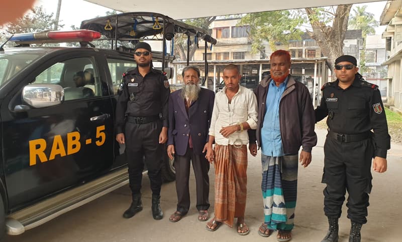 ভুয়া নিয়োগপত্র দিয়ে টাকা হাতিয়ে নিতেন তারা