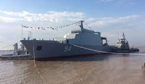 তিন দিন ধরে বাংলাদেশে প্রবেশের অপেক্ষায় মিয়ানমারের জাহাজ