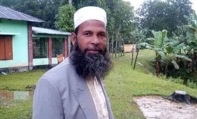 ৫০ বছর বয়সে আলীম পাশ করে চমক সৃষ্টি