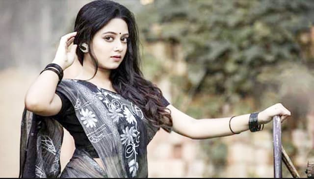 এইচএসসিতে জিপিএ- ৩.৭৫ পেলেন দীঘি