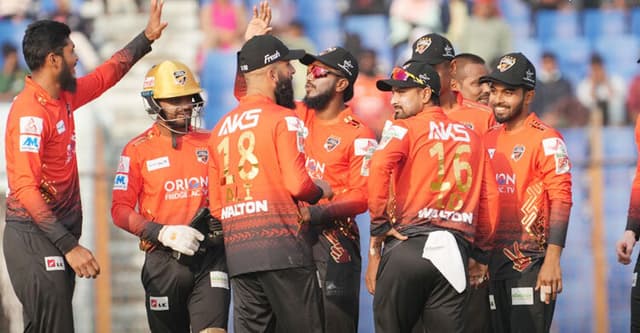 চট্টগ্রামকে হারিয়ে কুমিল্লার বিশাল জয়