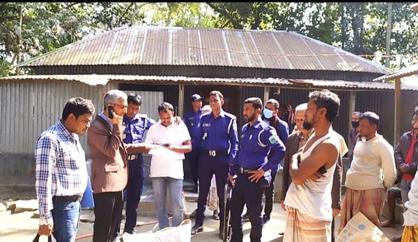 রায়গঞ্জে ফেসওয়াশ ও মেহেদী তৈরির অবৈধ কারখানায় অভিযান, অর্থদন্ড