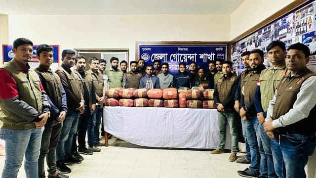 সিরাজগঞ্জের সলঙ্গায় চার মন গাঁজাসহ আটক ৪