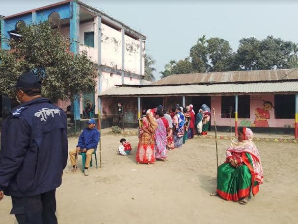রাণীশংকৈল পৌর নির্বাচন, সন্দেহ ভাজন জাল ভোটার আটক