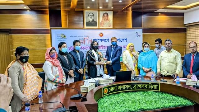 জয়িতা পুরস্কার পেলেন শায়লা শারমিন ঠাকুর