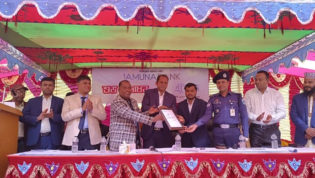 সিরাজগঞ্জের হাটিকুমরুলে যমুনা ব্যাংকের এজেন্ট শাখা উদ্বোধন