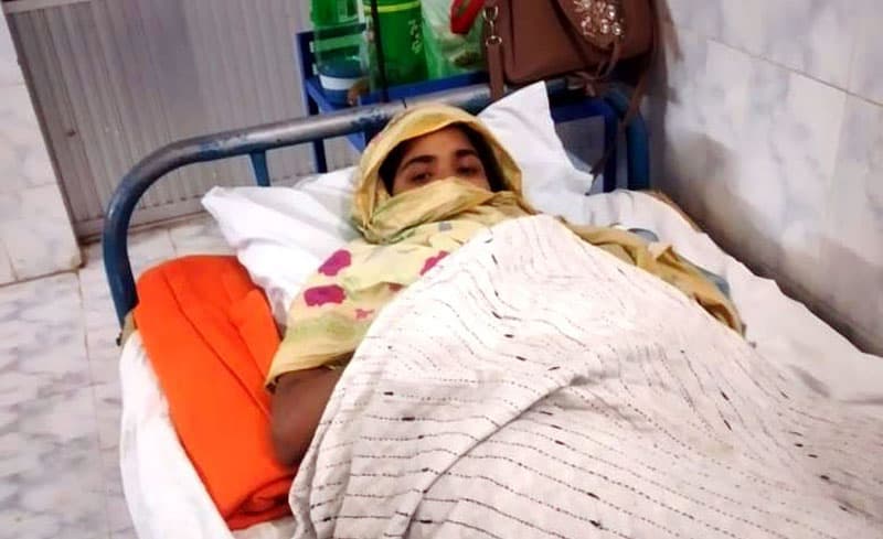 রাজাপুরে অন্তঃস্বত্তা কলেজ ছাত্রীর পেটে লাখি! হাসপাতালে ভর্তি