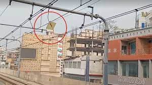 ঘুড়ি আটকে সাময়িক বন্ধ মেট্রোরেল চলাচল