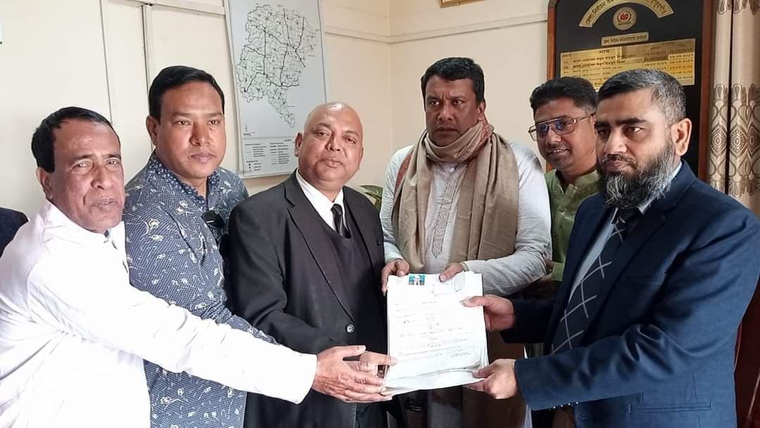 ঠাকুরগাঁওয়ে মনোনয়ন জমা দিলেন যুবলীগ নেতা- আপেল