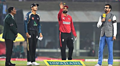 ঢাকার বিপক্ষে টস জিতে ব্যাটিংয়ে বরিশাল