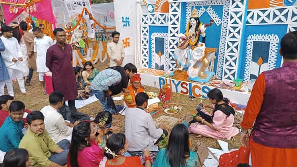 বরিশালে নানা আয়োজনে সরস্বতী পূজা উদযাপন