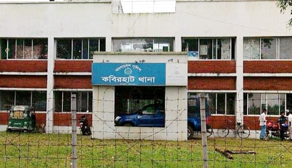 ইট ভাঙ্গার গাড়ি নিয়ন্ত্রণ হারিয়ে গাছের সঙ্গে ধাক্কা, যুবকের মৃত্যু