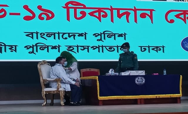 গুজব উপেক্ষা করে টিকা নিচ্ছে মানুষ: স্বরাষ্ট্রমন্ত্রী