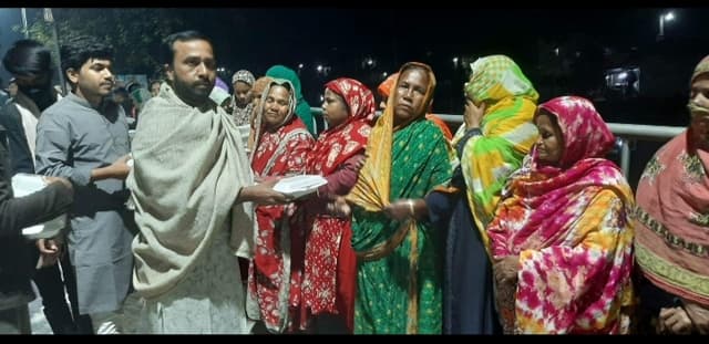 বিশ্ব ভালোবাসা দিবসে জয়পুরহাটে অসহায় ছিন্নমূল মানুষের মাঝে খাদ্য বিতরণ