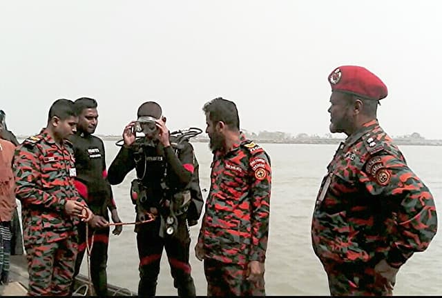 হিজলায় নদীতে গোসল করতে গিয়ে একজন নিখোঁজ