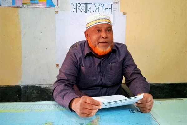 বাবাকে রাজাকার বলে কটুক্তি, ছেলের সংবাদ সম্মেলন