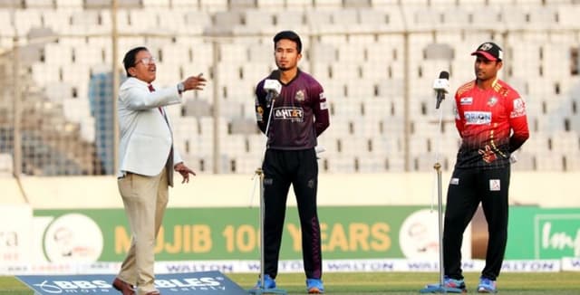 কুমিল্লার বিপক্ষে টস জিতে ব্যাটিংয়ে চট্টগ্রাম