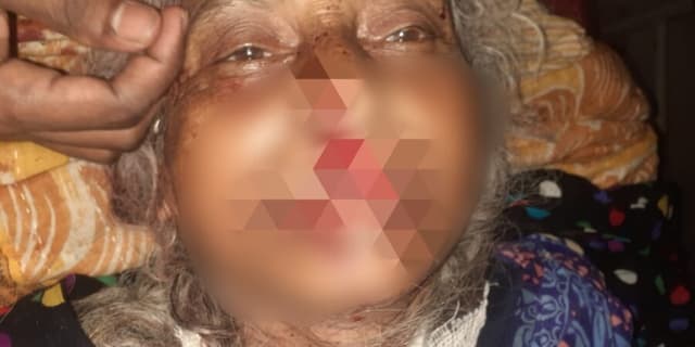 ভোর রাতে ঘরে ঢুকে স্ত্রী,কন্যা ও শাশুড়িকে কুপিয়ে জখম